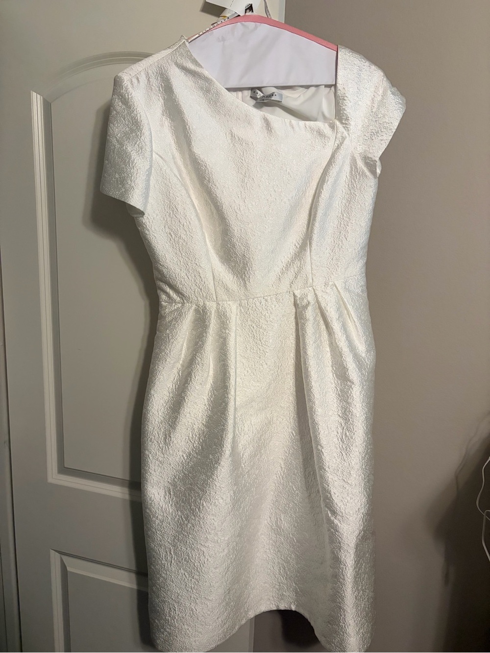 Kay Unger White Textured Cap-Sleeve Sheath Dress